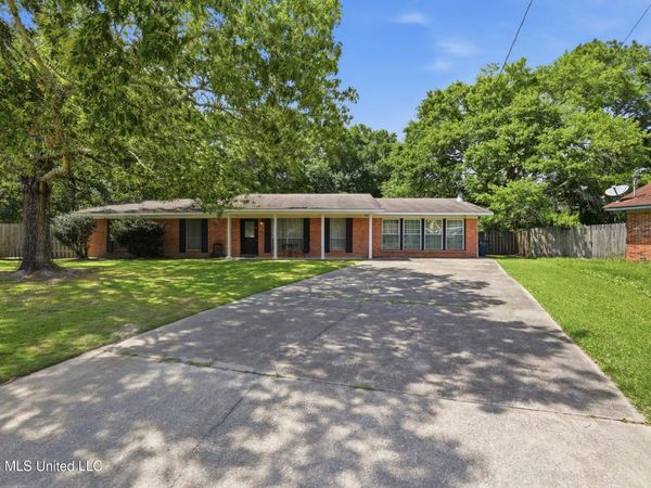 4221 Londontown Road, Pascagoula, MS 39581