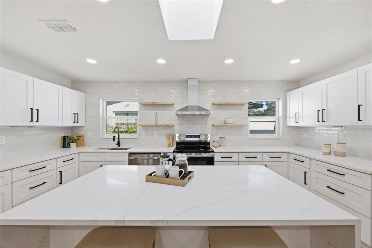 228 87th Avenue Ne, Saint Petersburg, FL 33702 Photo