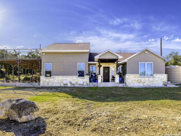 218 Mountain Side, Lakehills, TX 78063