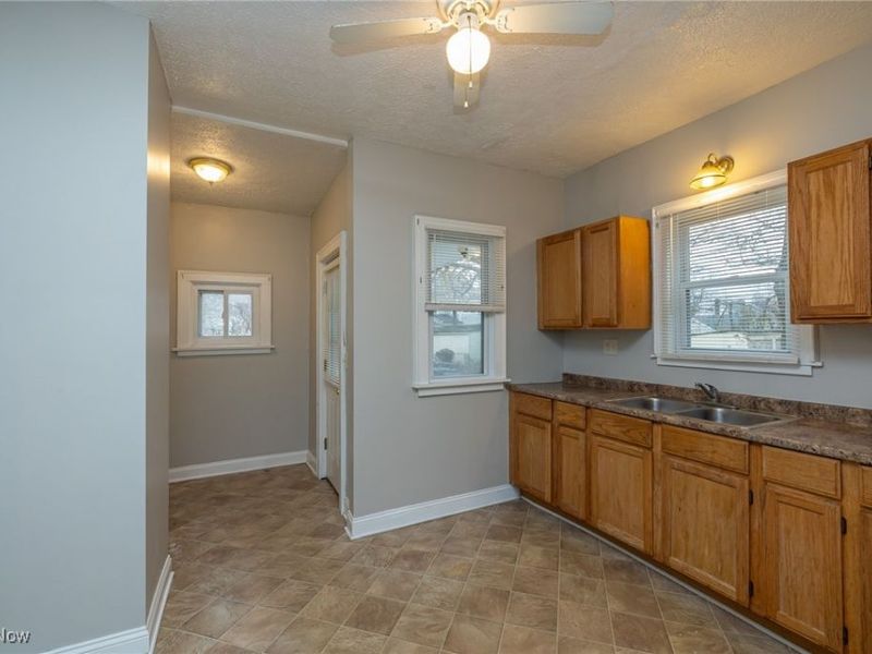 3396 Tullamore Road, Cleveland Heights, OH 44118 Photo 9