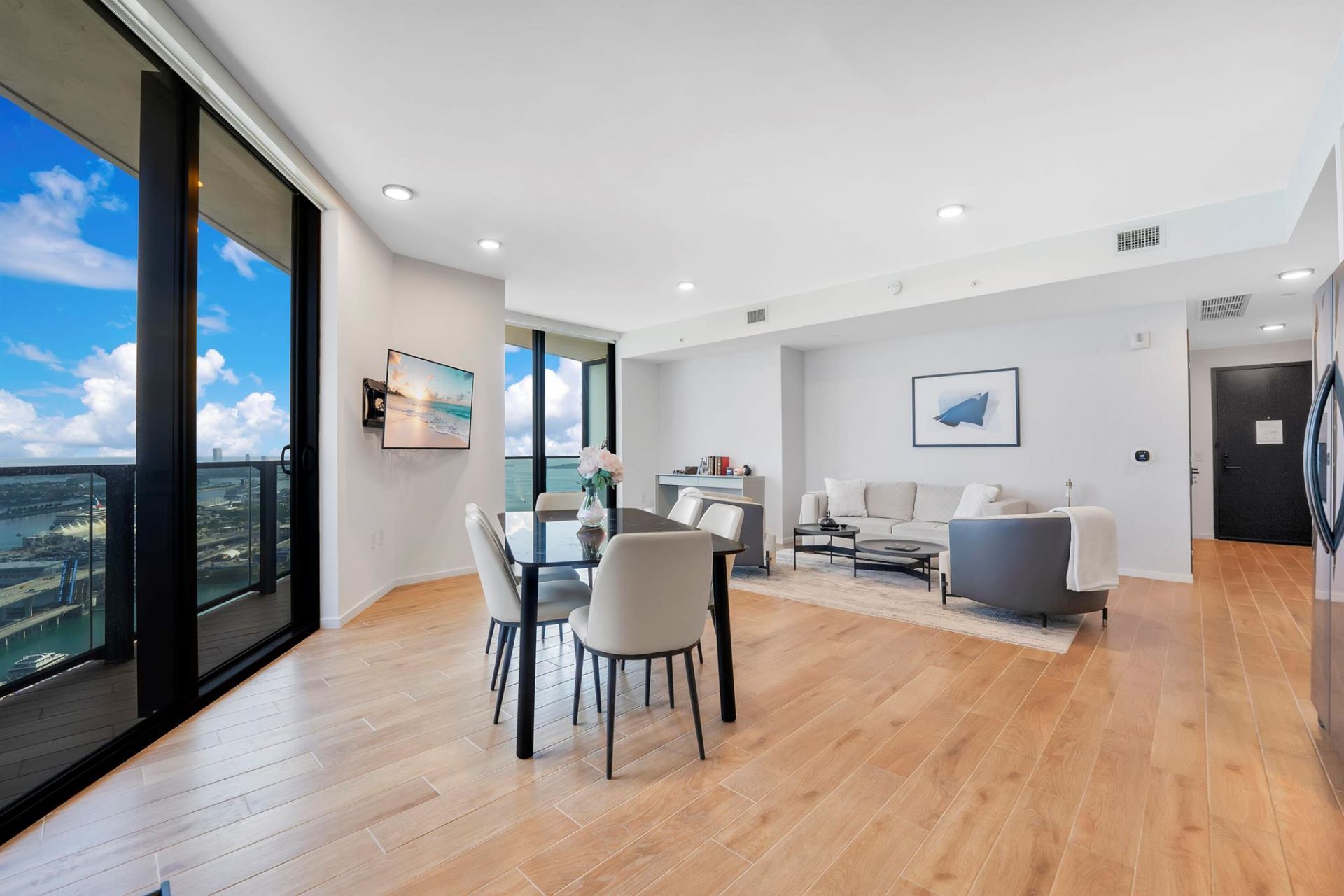 398 NE 5th Street, Unit 3709, Miami, FL 33132 Photo