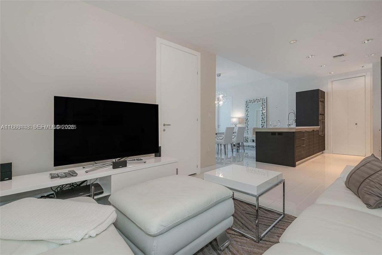 200 Biscayne Boulevard Way, Unit 5109, Miami, FL 33131 Photo