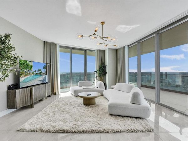 18975 Collins Ave, Unit 5205, Sunny Isles Beach, FL 33160