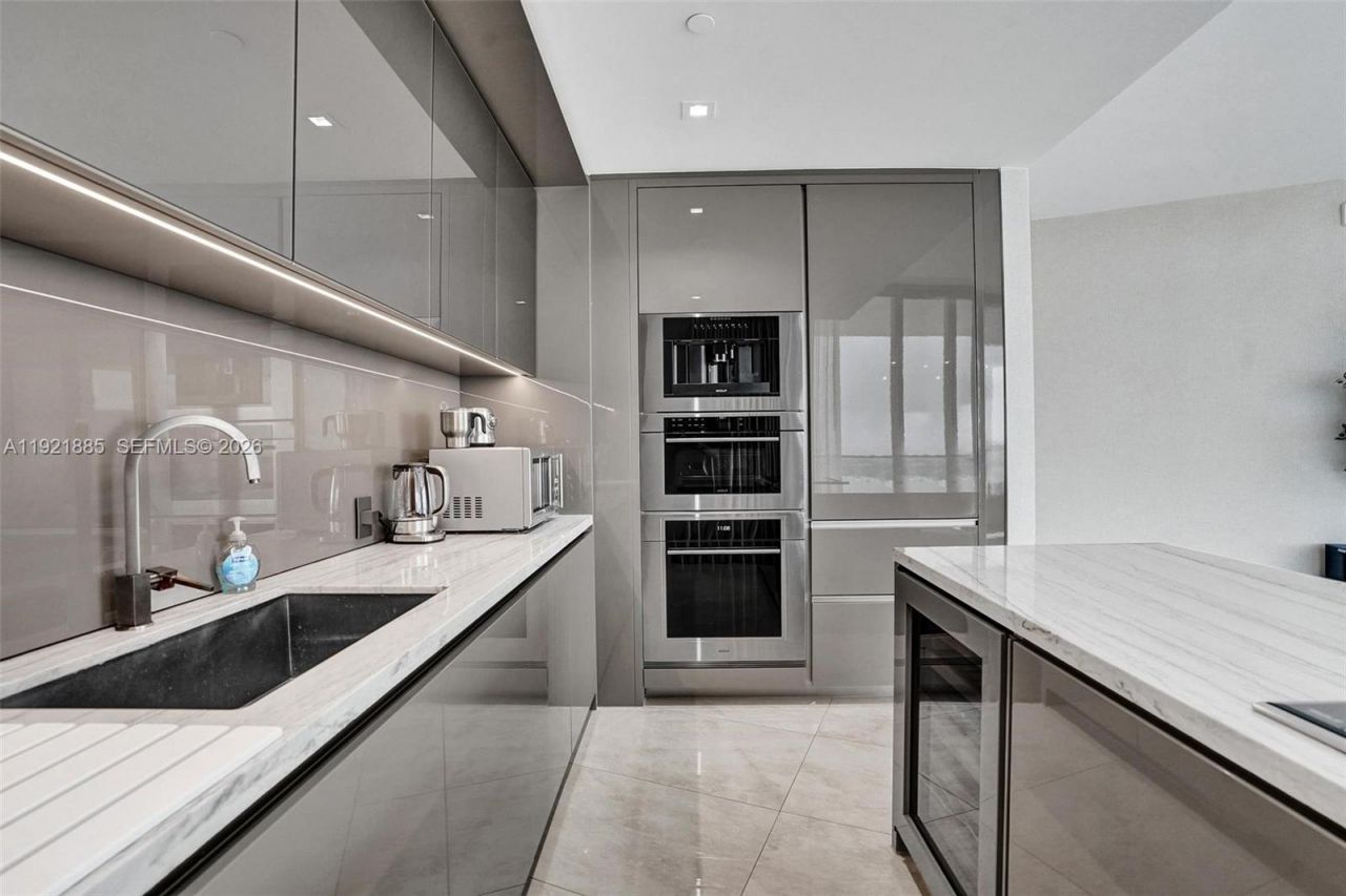 18975 Collins Ave, Unit 5205, Sunny Isles Beach, FL 33160 Photo