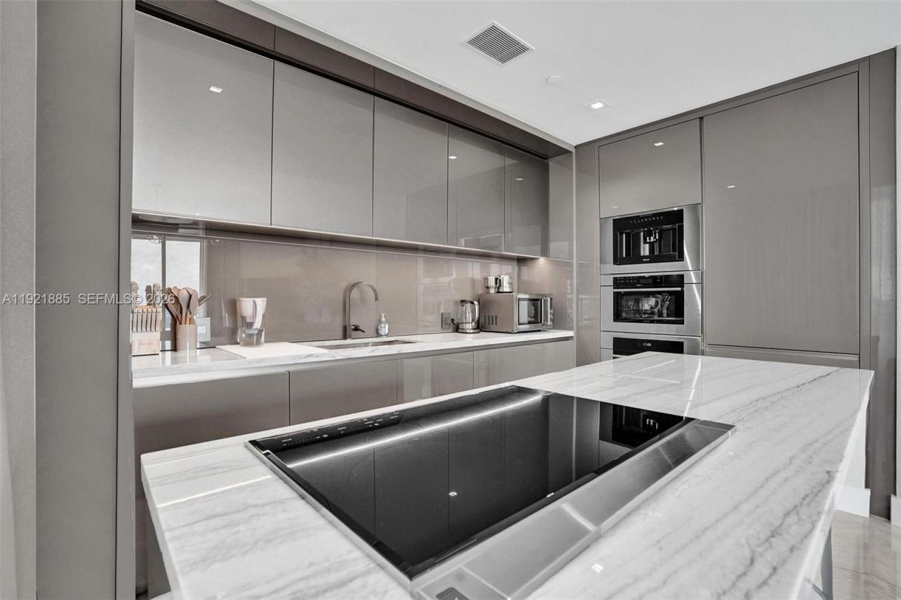 18975 Collins Ave, Unit 5205, Sunny Isles Beach, FL 33160 Photo