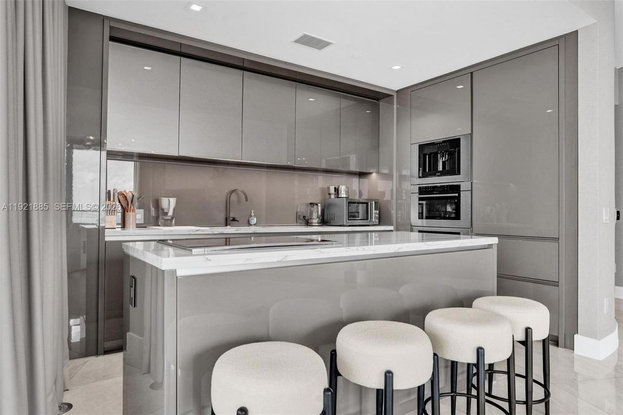 18975 Collins Ave, Unit 5205, Sunny Isles Beach, FL 33160 Photo