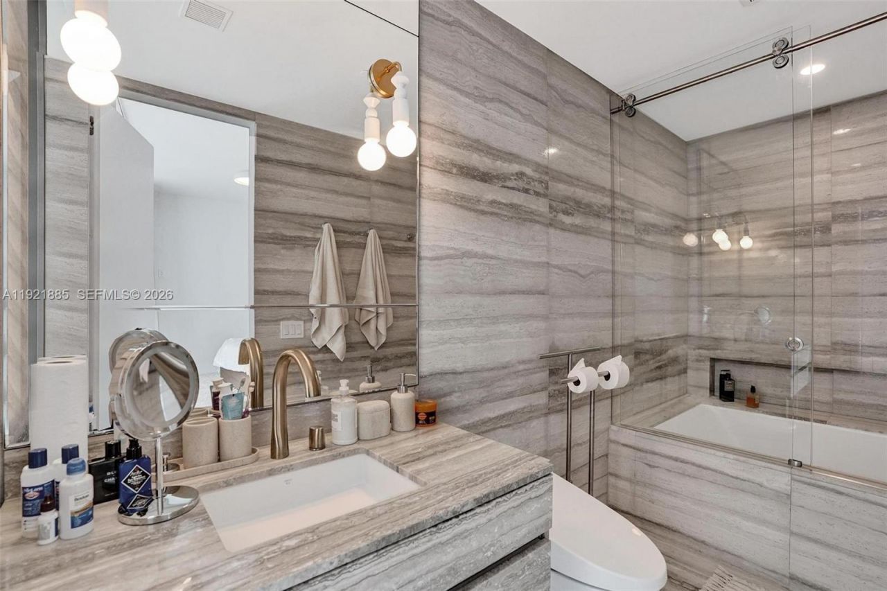 18975 Collins Ave, Unit 5205, Sunny Isles Beach, FL 33160 Photo