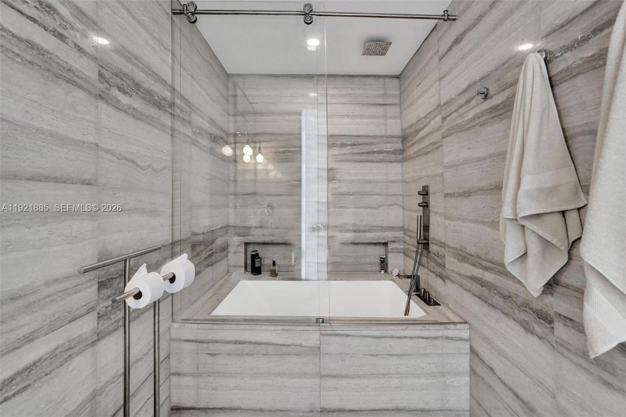 18975 Collins Ave, Unit 5205, Sunny Isles Beach, FL 33160 Photo