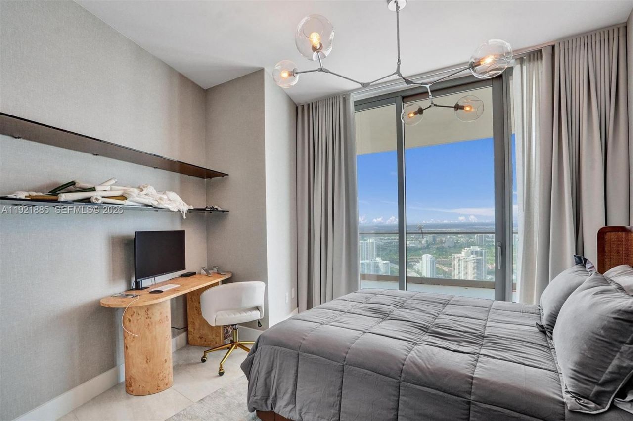 18975 Collins Ave, Unit 5205, Sunny Isles Beach, FL 33160 Photo