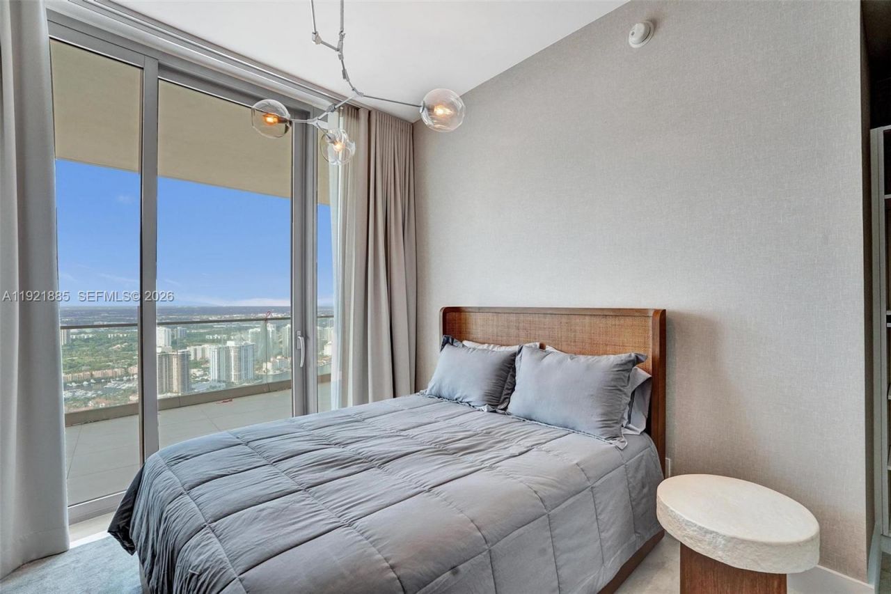 18975 Collins Ave, Unit 5205, Sunny Isles Beach, FL 33160 Photo