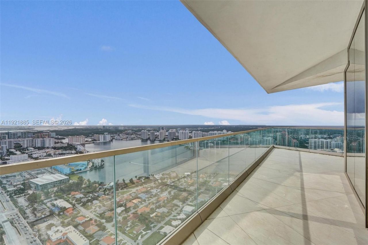 18975 Collins Ave, Unit 5205, Sunny Isles Beach, FL 33160 Photo