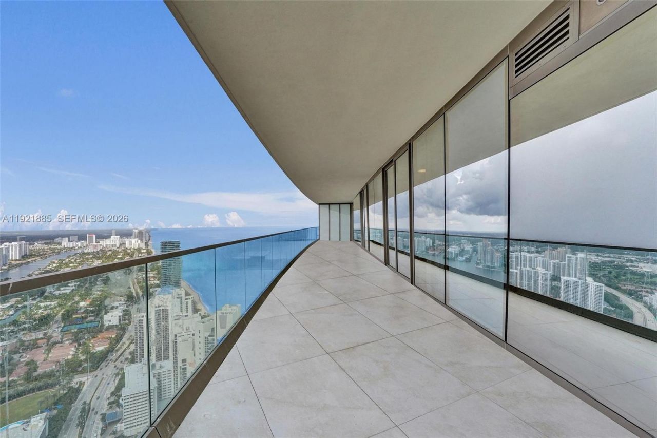 18975 Collins Ave, Unit 5205, Sunny Isles Beach, FL 33160 Photo