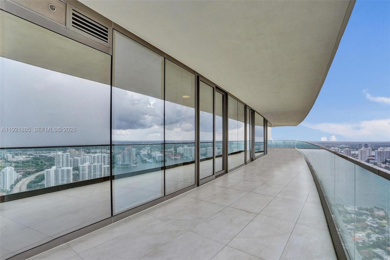 18975 Collins Ave, Unit 5205, Sunny Isles Beach, FL 33160 Photo