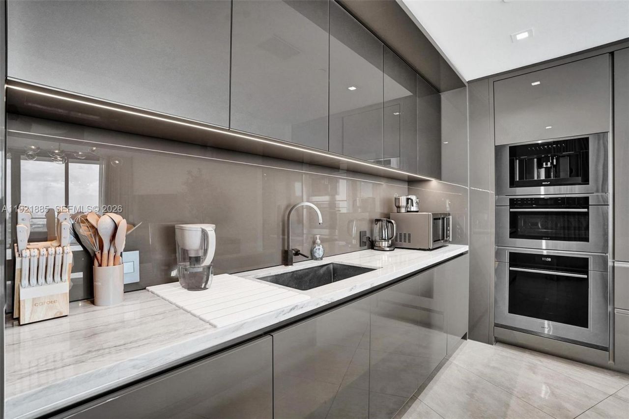 18975 Collins Ave, Unit 5205, Sunny Isles Beach, FL 33160 Photo