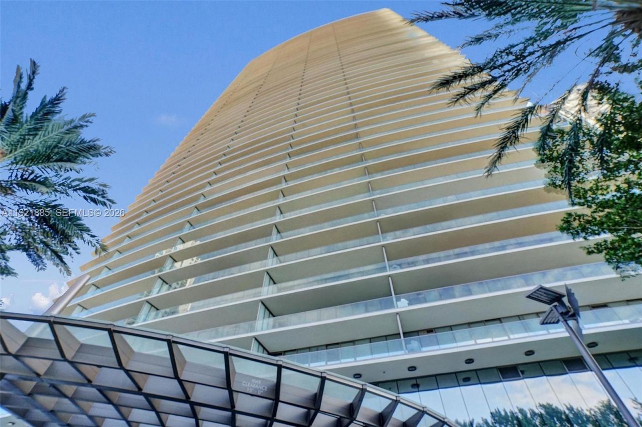 18975 Collins Ave, Unit 5205, Sunny Isles Beach, FL 33160 Photo