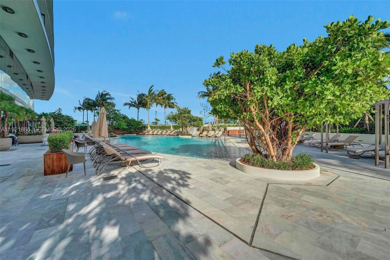 18975 Collins Ave, Unit 5205, Sunny Isles Beach, FL 33160 Photo