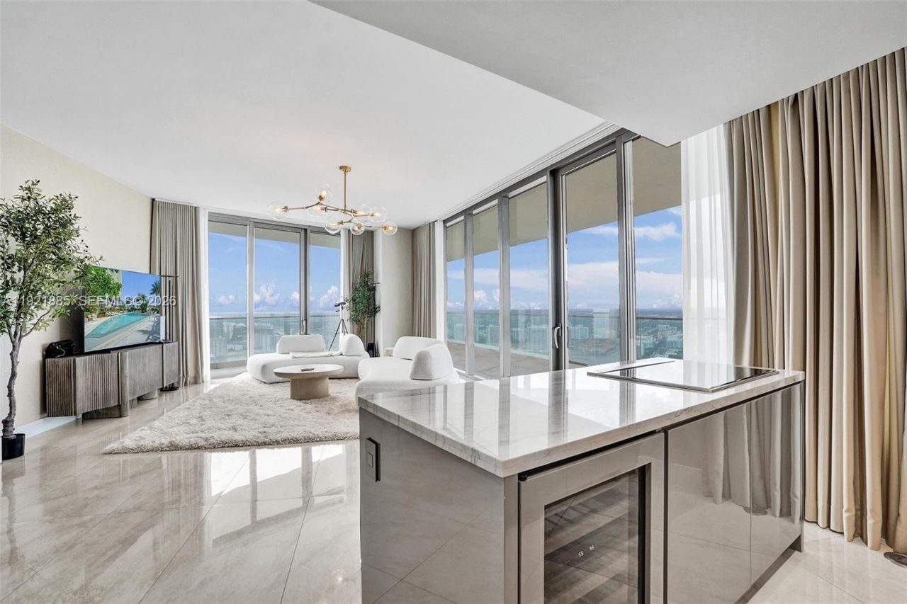 18975 Collins Ave, Unit 5205, Sunny Isles Beach, FL 33160 Photo