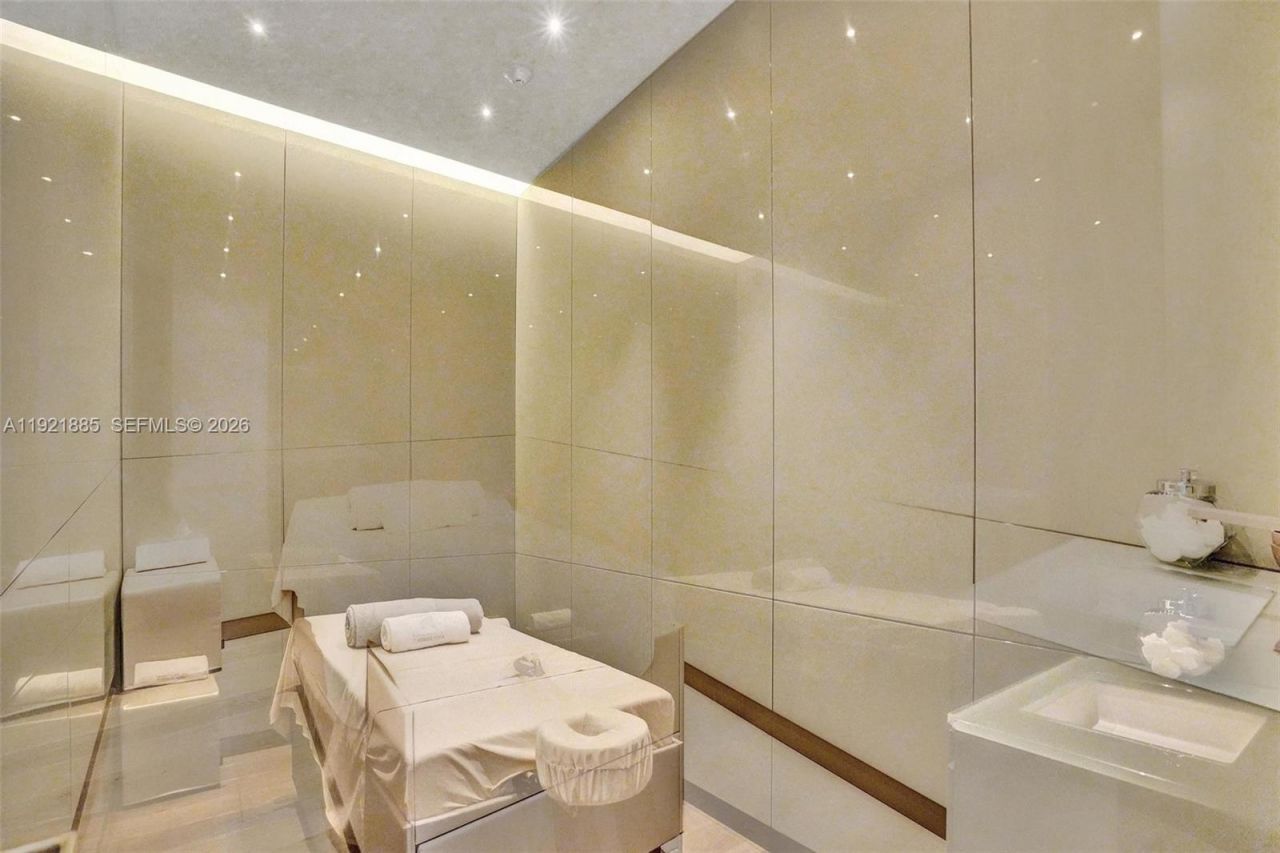 18975 Collins Ave, Unit 5205, Sunny Isles Beach, FL 33160 Photo