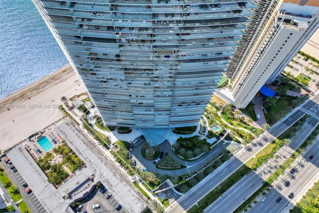 18975 Collins Ave, Unit 5205, Sunny Isles Beach, FL 33160 Photo