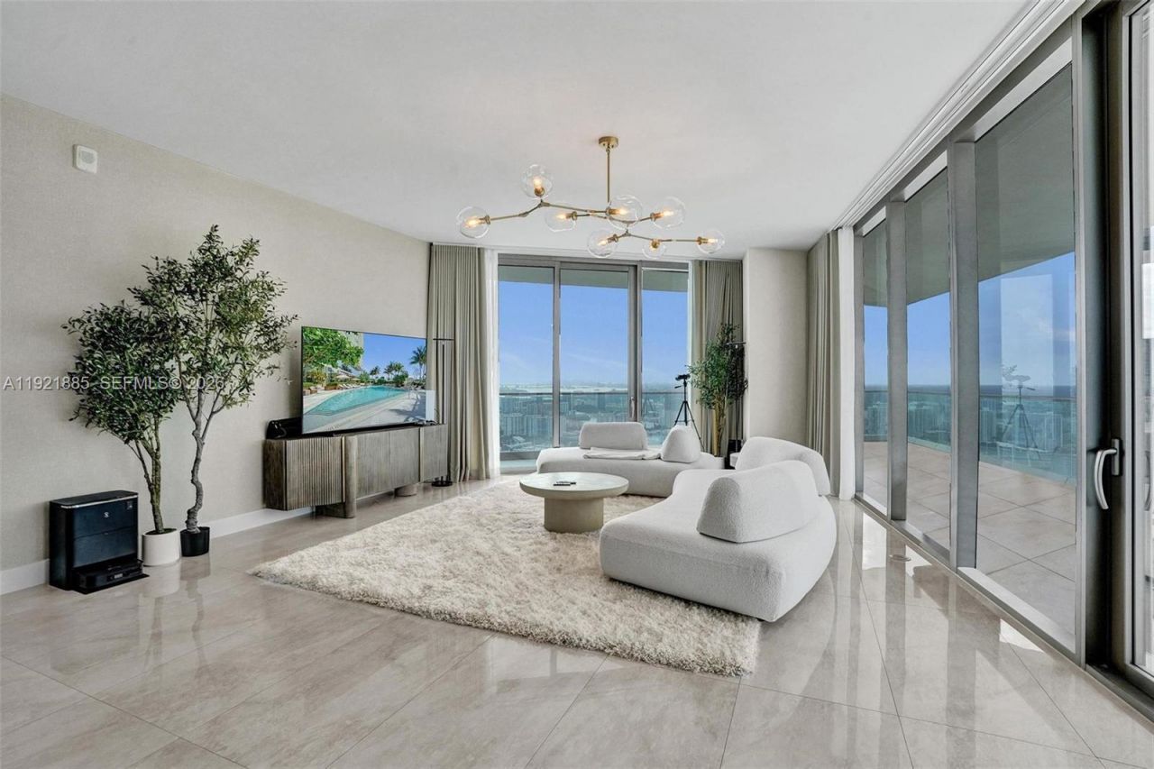 18975 Collins Ave, Unit 5205, Sunny Isles Beach, FL 33160 Photo