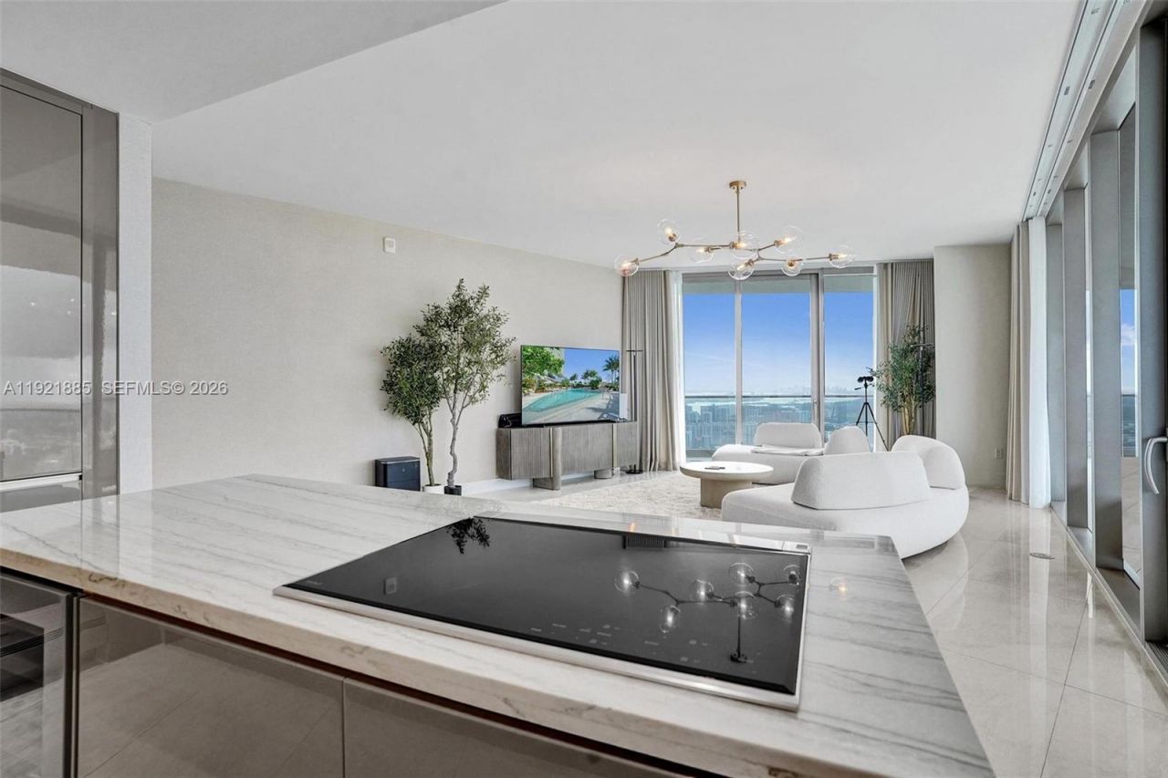 18975 Collins Ave, Unit 5205, Sunny Isles Beach, FL 33160 Photo