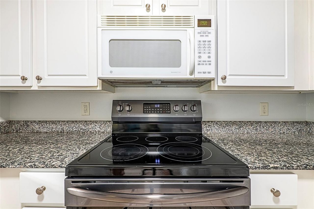 170 Coquina Bay Drive, Saint Petersburg, FL 33705 Photo