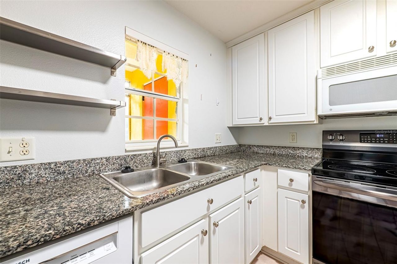 170 Coquina Bay Drive, Saint Petersburg, FL 33705 Photo