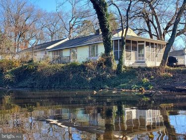 383 WOODBINE STREET, BROWNS MILLS, NJ 08015