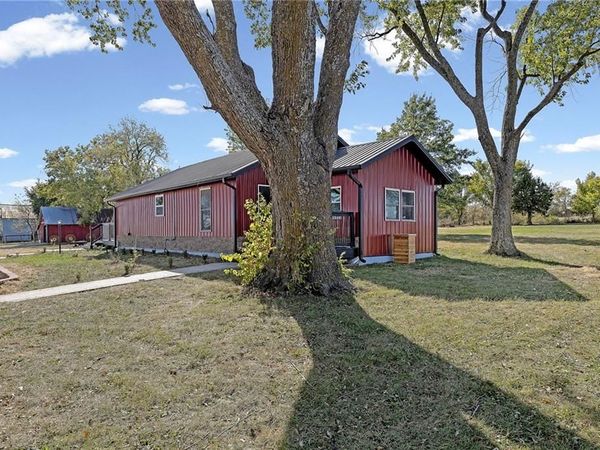 22244 NW 1400th Road, Garnett, KS 66032