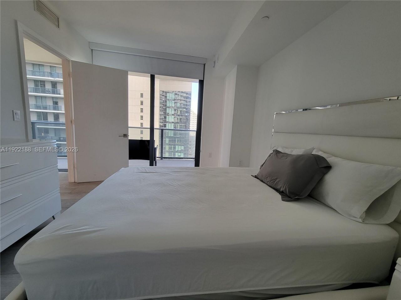 45 SW 9th St, Unit 2201, Miami, FL 33130 Photo