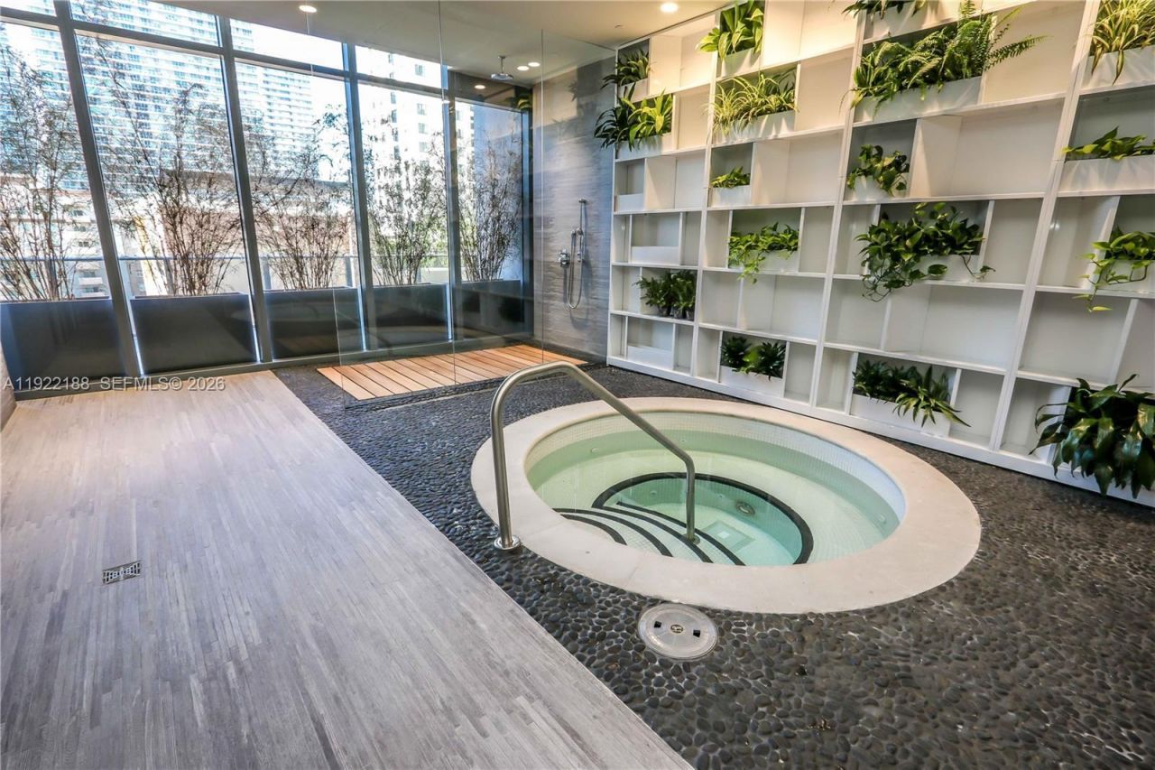 45 SW 9th St, Unit 2201, Miami, FL 33130 Photo