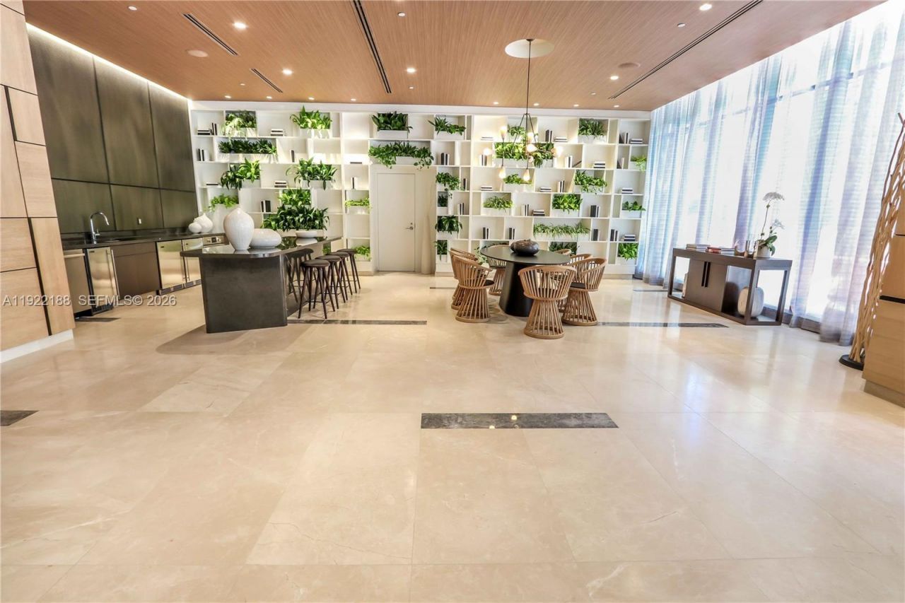 45 SW 9th St, Unit 2201, Miami, FL 33130 Photo