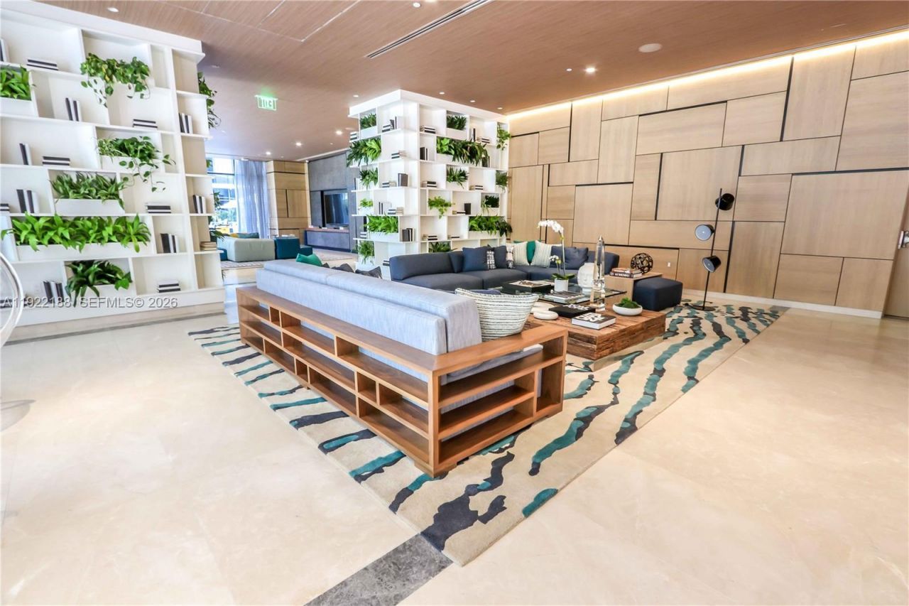 45 SW 9th St, Unit 2201, Miami, FL 33130 Photo