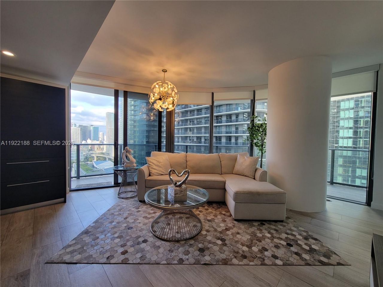 45 SW 9th St, Unit 2201, Miami, FL 33130 Photo