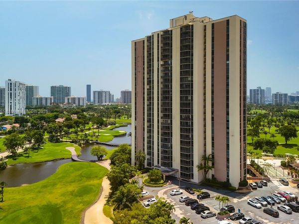20379 W Country Club Dr, Unit 1533, Aventura, FL 33180