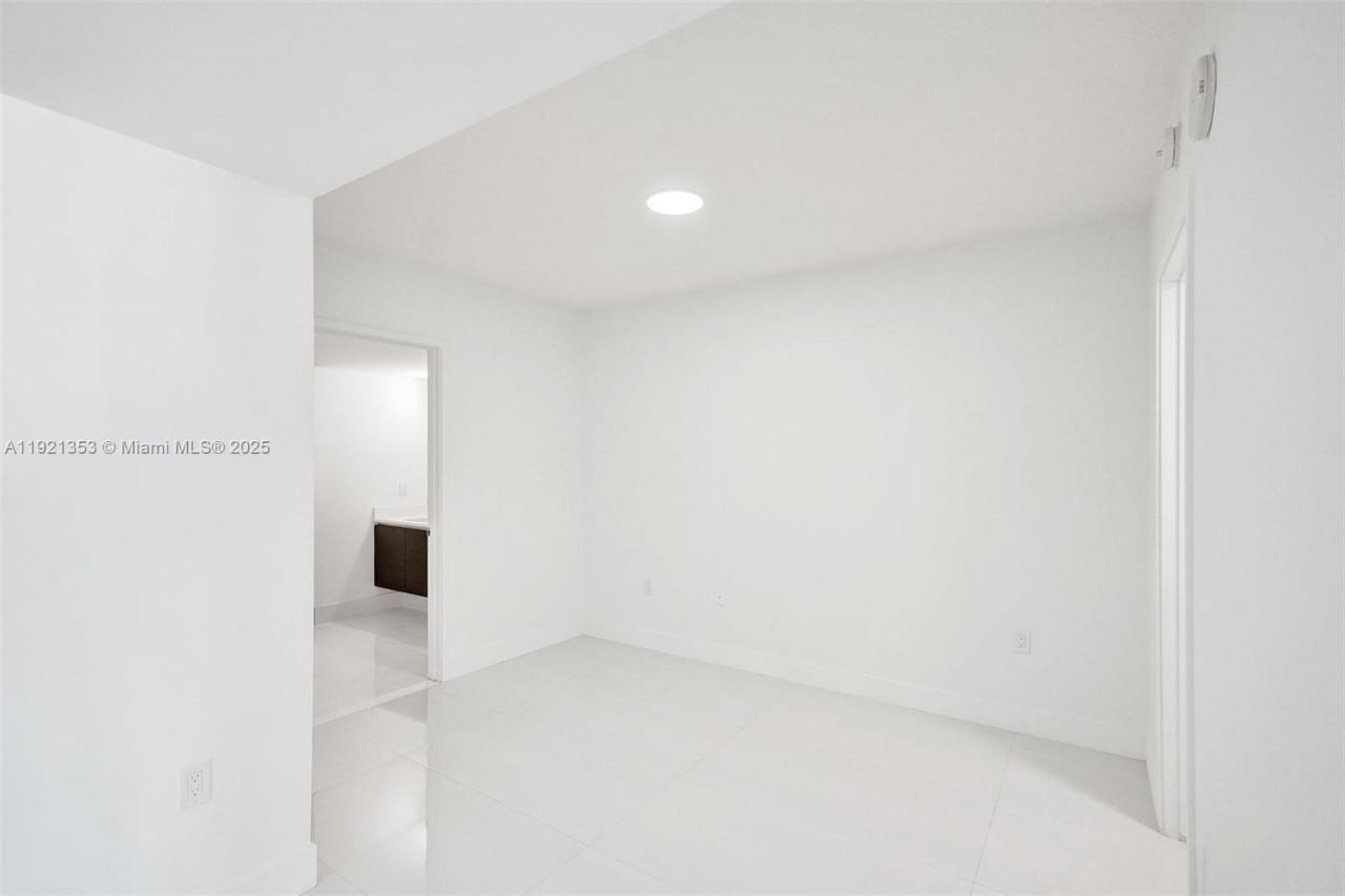 330 Sunny Isles Blvd, Unit 5-805, Sunny Isles Beach, FL 33160 Photo