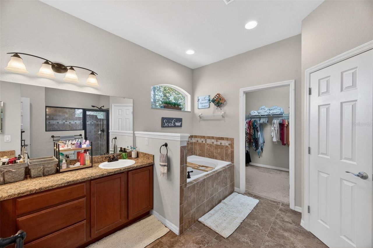 4645 Executive Meadows Drive, Plant City, FL 33567 Photo