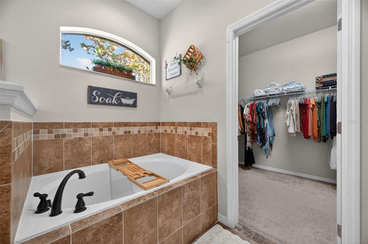 4645 Executive Meadows Drive, Plant City, FL 33567 Photo