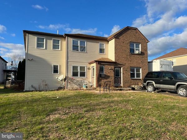 271 & 273 SHIRLEY DRIVE, HARLEYSVILLE, PA 19438