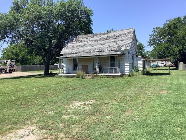 411 W Nebraska Avenue, Walters, OK 73572
