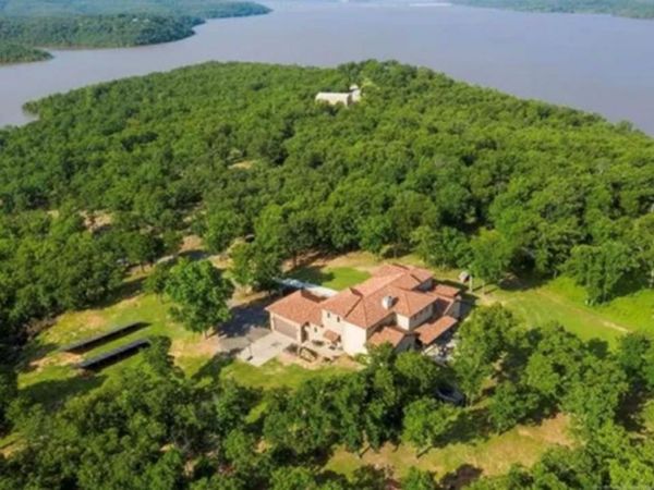 876 Barker Creek Drive, Sand Springs, OK 74063