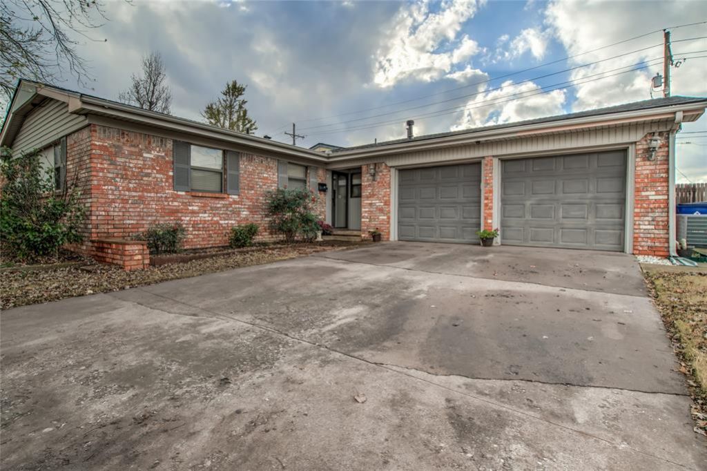 24 Ridgecrest Drive, Chickasha, OK 73018 Main Photo