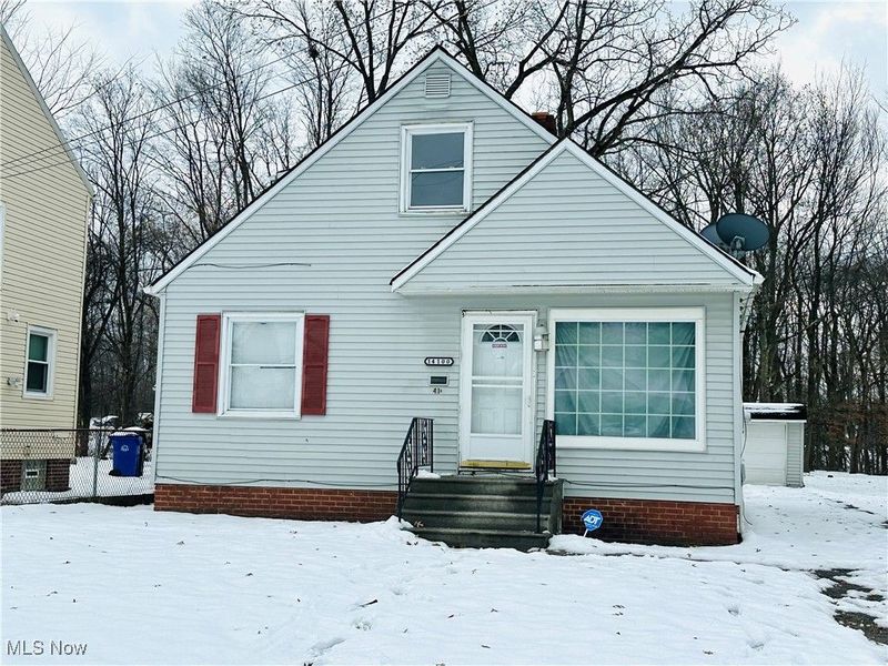 14100 Saybrook Avenue, Cleveland, OH 44105 Photo 2