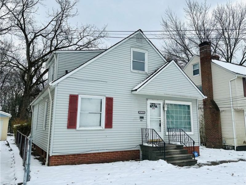 14100 Saybrook Avenue, Cleveland, OH 44105 Photo 3