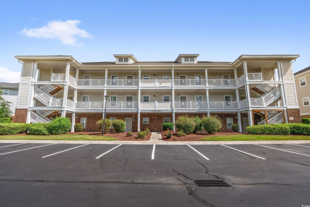 604 Heathrow Dr. Photo 1