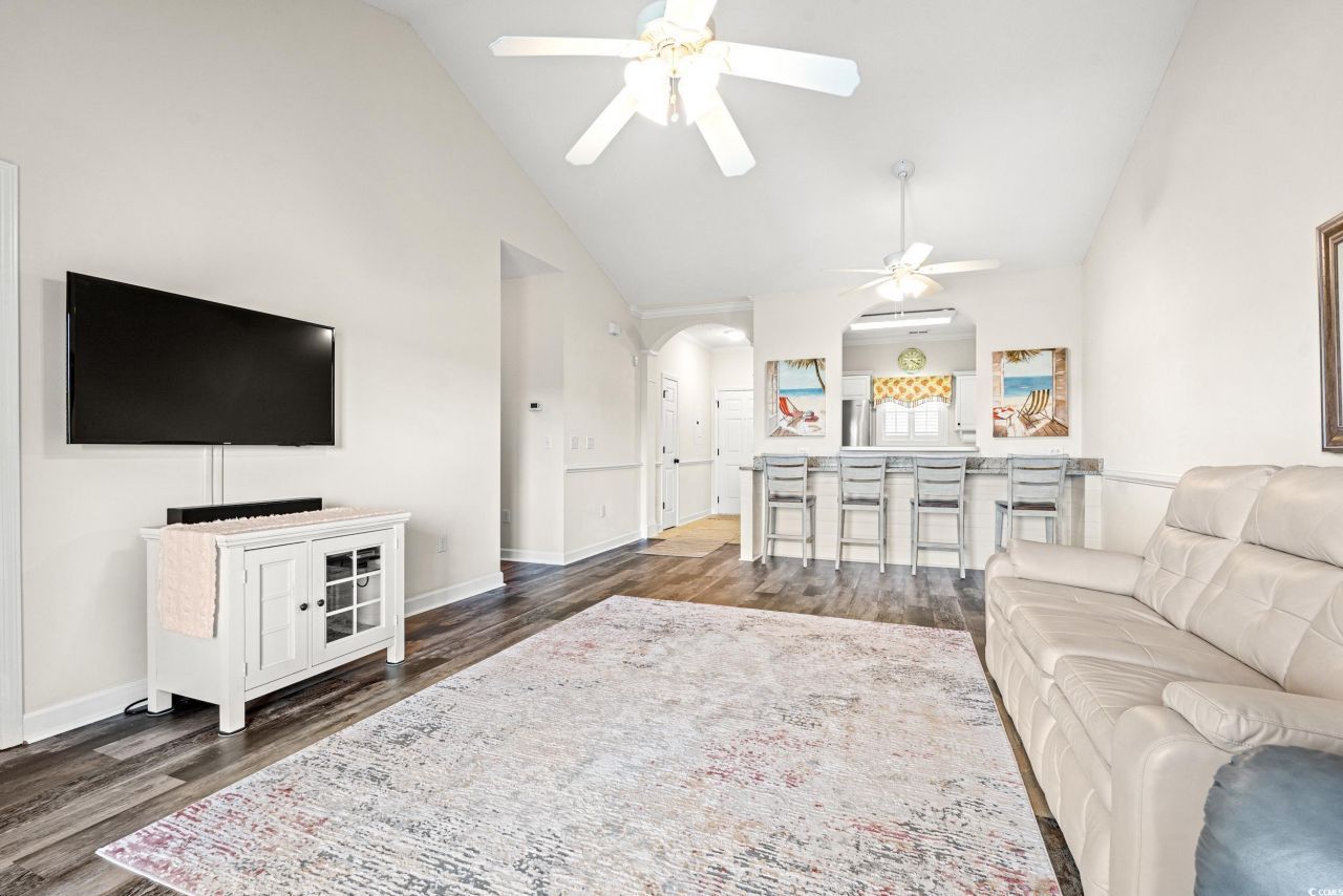 604 Heathrow Dr. Photo 4