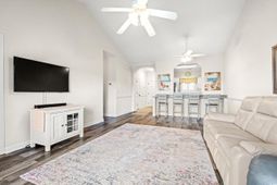 604 Heathrow Dr. photo 4