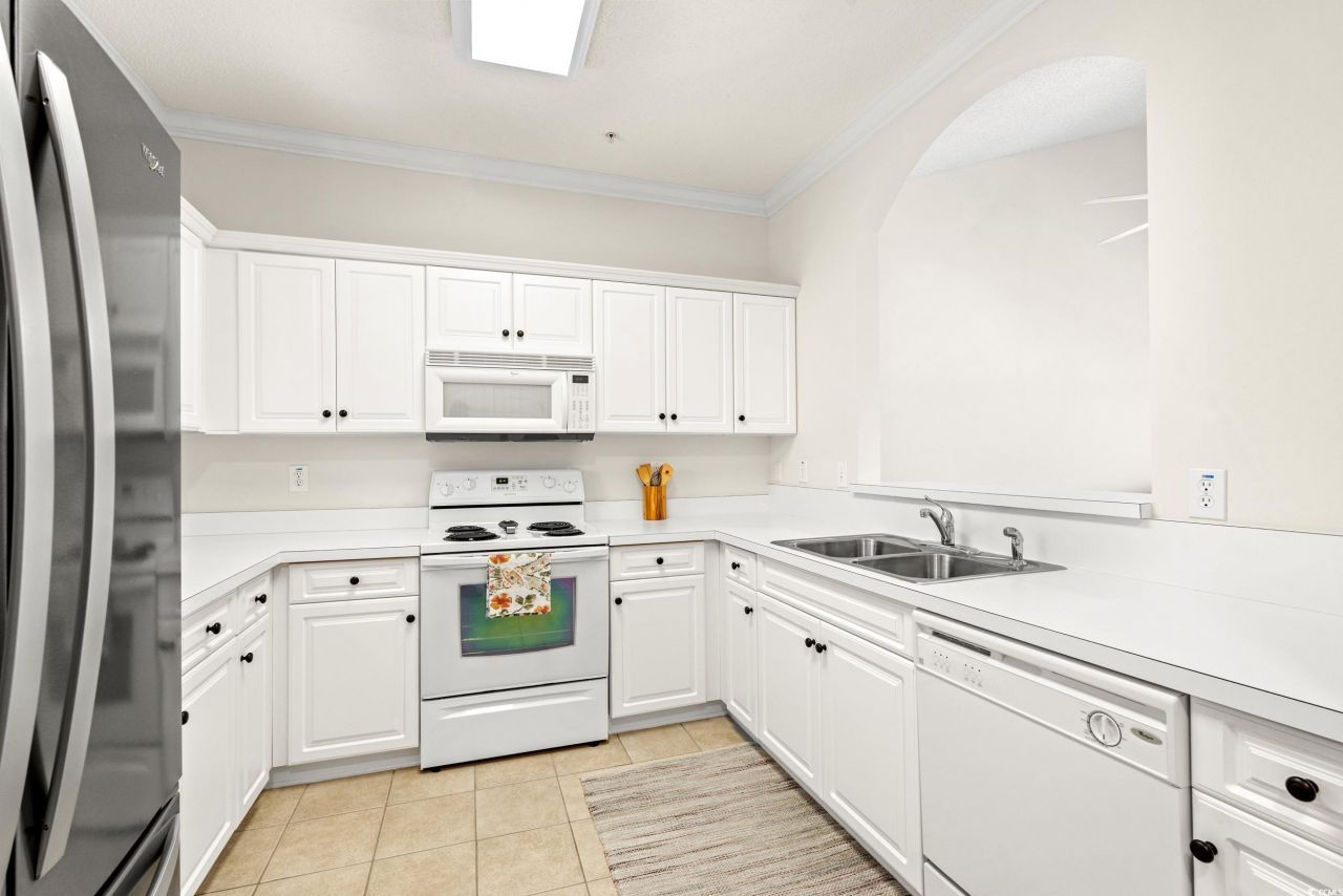 604 Heathrow Dr. Photo 7