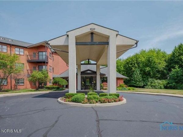 2001 Perrysburg Holland Road, Holland, OH 43528