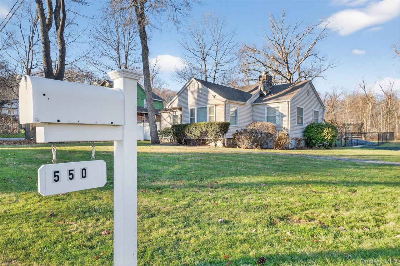 550 Beach Road, Mahopac, NY 10541 Main Photo